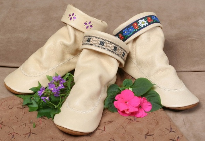 (image for) Women’s Creme Deerskin Teepee Boots